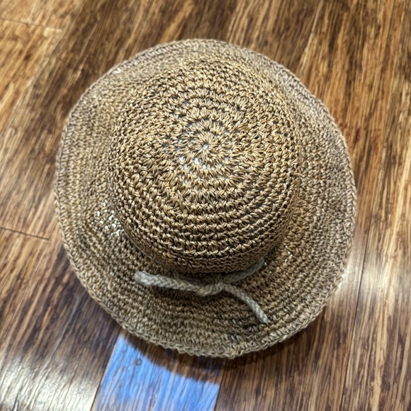 Vintage tan woven straw floppy 14” brim beach hat one size - Picture 6 of 9